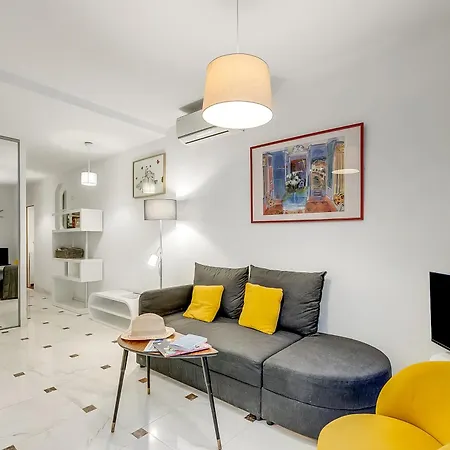 Picasso - Old Town - Happy * Antibes