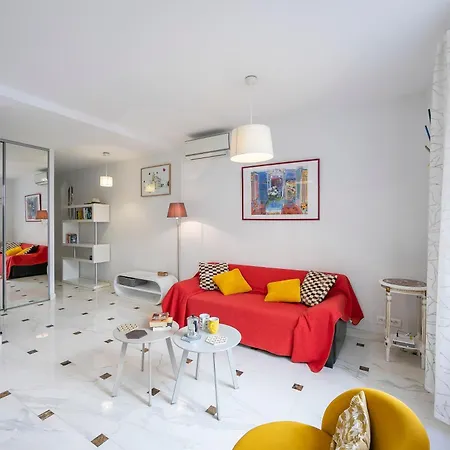 Daire Picasso - Old Town - Happy *