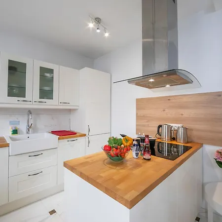 Picasso - Old Town - Happy Daire *