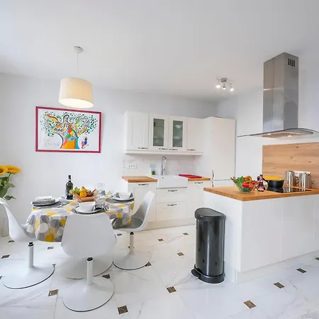 Daire Picasso - Old Town - Happy