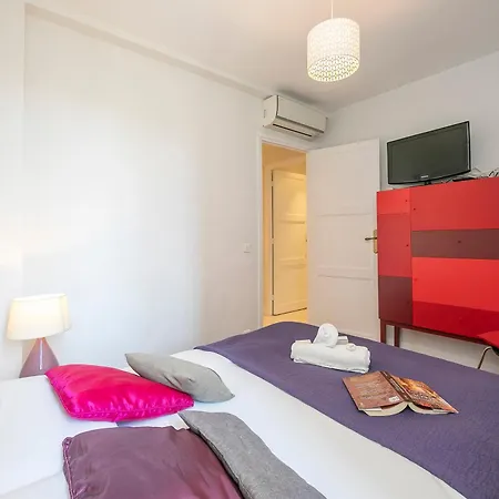 Picasso - Old Town - Happy Апартаменты