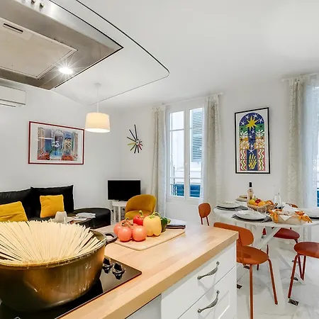 Picasso - Old Town - Happy * Antibes