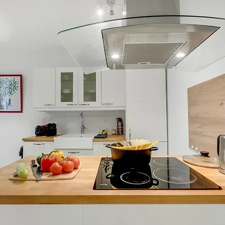 Picasso - Old Town - Happy Lägenhet