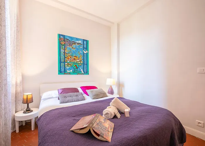 Picasso - Old Town - Happy * Antibes