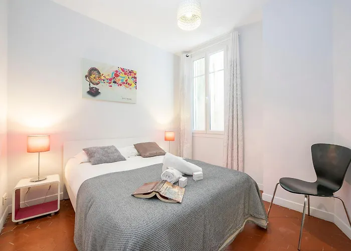 Picasso - Old Town - Happy